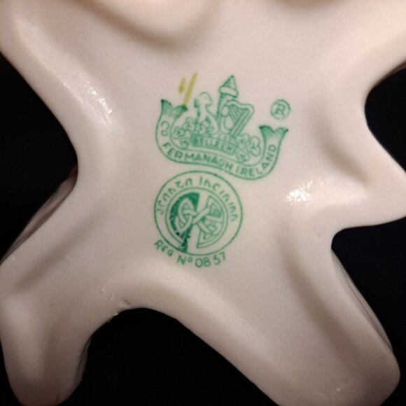 Belleek Irish Porcelain Shamrock Tree Stump Bud Vase Vintage Green Stamp - Picture 2 of 15